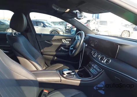 2019 Mercedes-Benz E 300 z USA, uszkodzony, nr VIN WDDZF4JB0KA660703